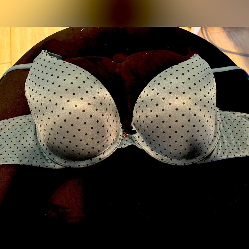 Wore once. Too small. 36B Victoria’s Secret push up bra